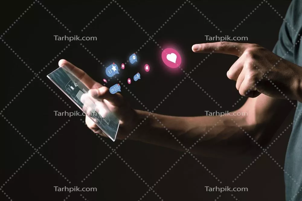 مرد جوان استفاده کننده از تبلت مدرن و تاثیرات آن در شبکههای اجتماعی