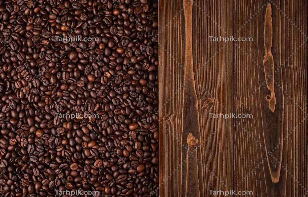 نمایی از دانه‌های قهوه بو داده بر روی بافت چوبی برای پس‌زمینه و کاغذ دیواری