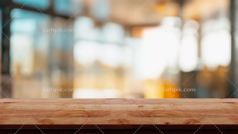 میز چوبی خالی با طراحی مدرن در پسزمینه فضای نشیمن انتزاعی