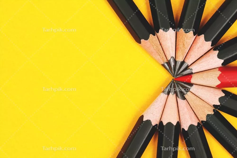 دانش‌آموزان در کتابخانه با مدادرنگی نقاشی می‌کشند و آموزش می‌بینند