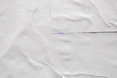 پسزمینه بافت کاغذی مچاله شده و سفید رنگ برای پوستر