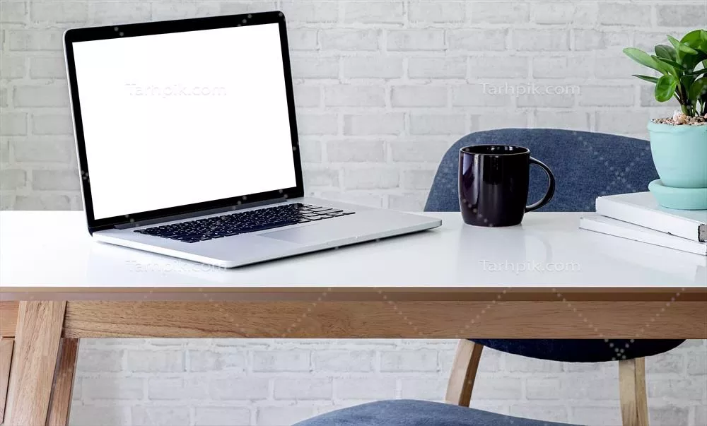 شبیهسازی لپتاپ روی میز اداری برای طراحی و ارائه ایدهها