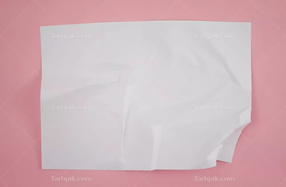 پسزمینه صورتی با بافت کاغذی مچاله و انتزاعی