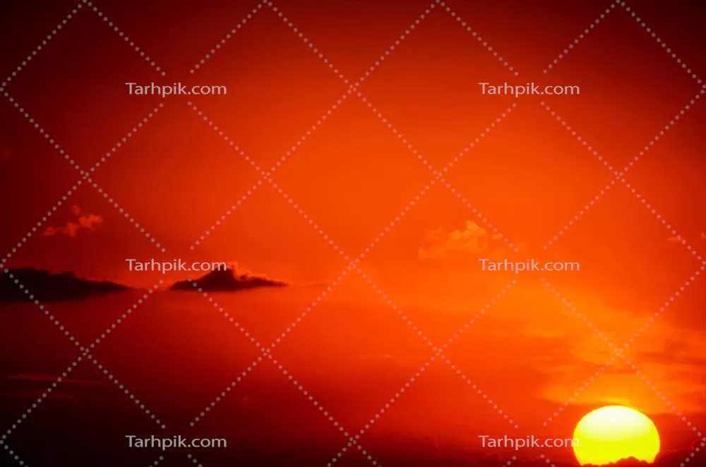 آسمان زیر غروب خورشید: تماشای رنگ‌های گرم و آرامش بخش غروب