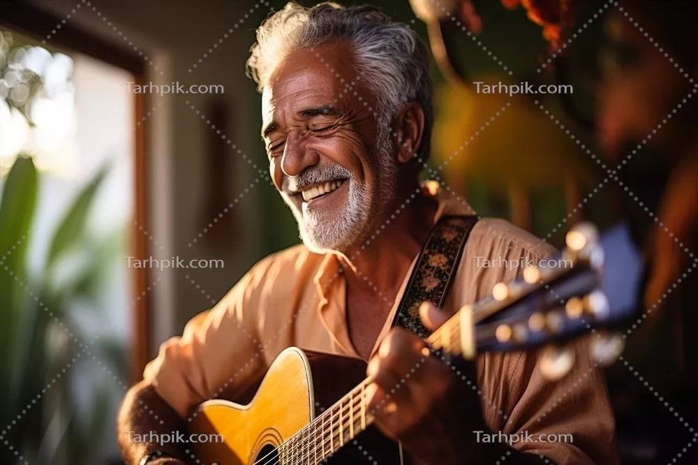 مرد باتجربه برزیلی در حال نواختن Guitar در اتاق موسیقی با فضای خالی برای متن