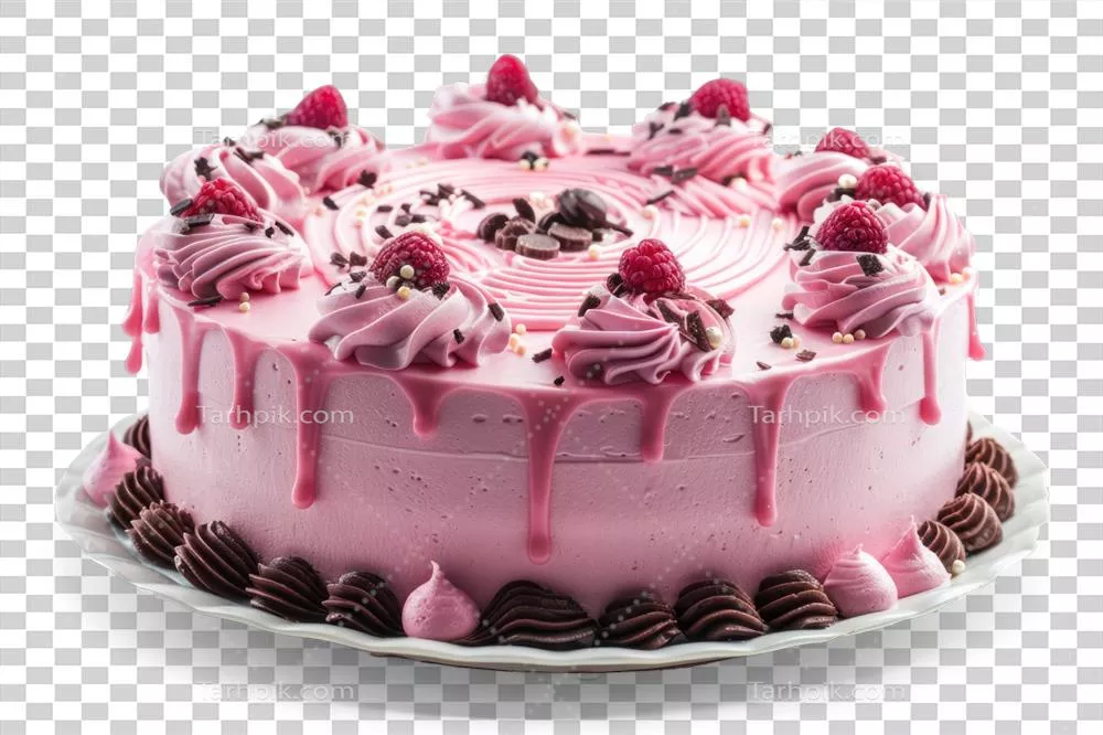 کیک صورتی با کرم روی آن، در پسزمینه شفاف