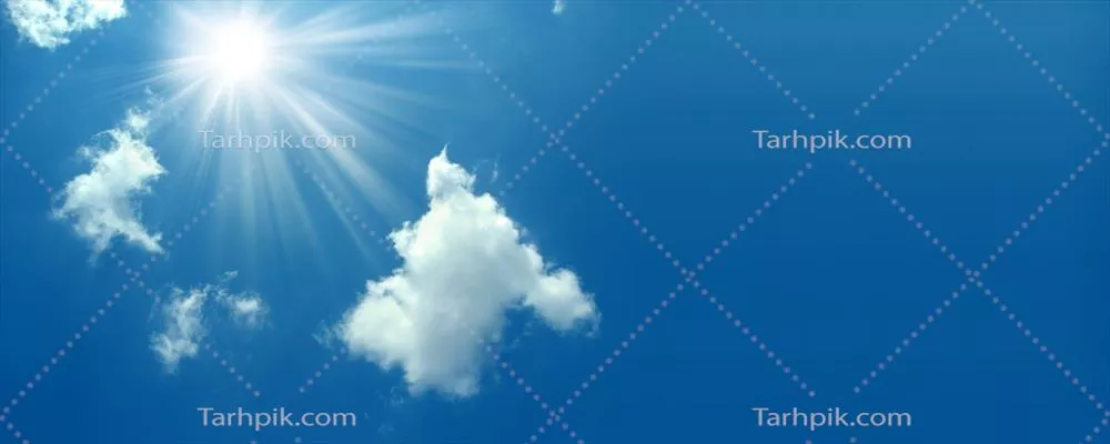 آسمان آبی با خورشید و ابرها: صبح درخشان و آفتابی