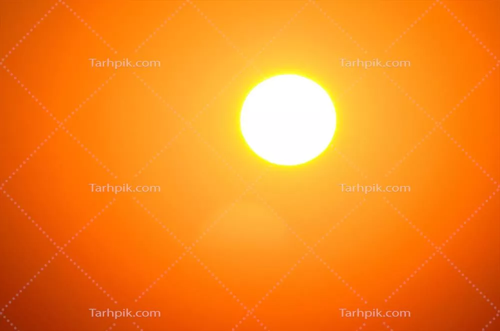 طلوع خورشید در صبحگاه با نور خیرهکننده و زیبایی خیرهکننده