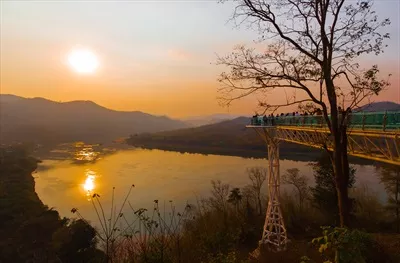 مناظر غروب آفتاب در کنار رودخانه Mekong در آسمانپیما در استان چیانگخان