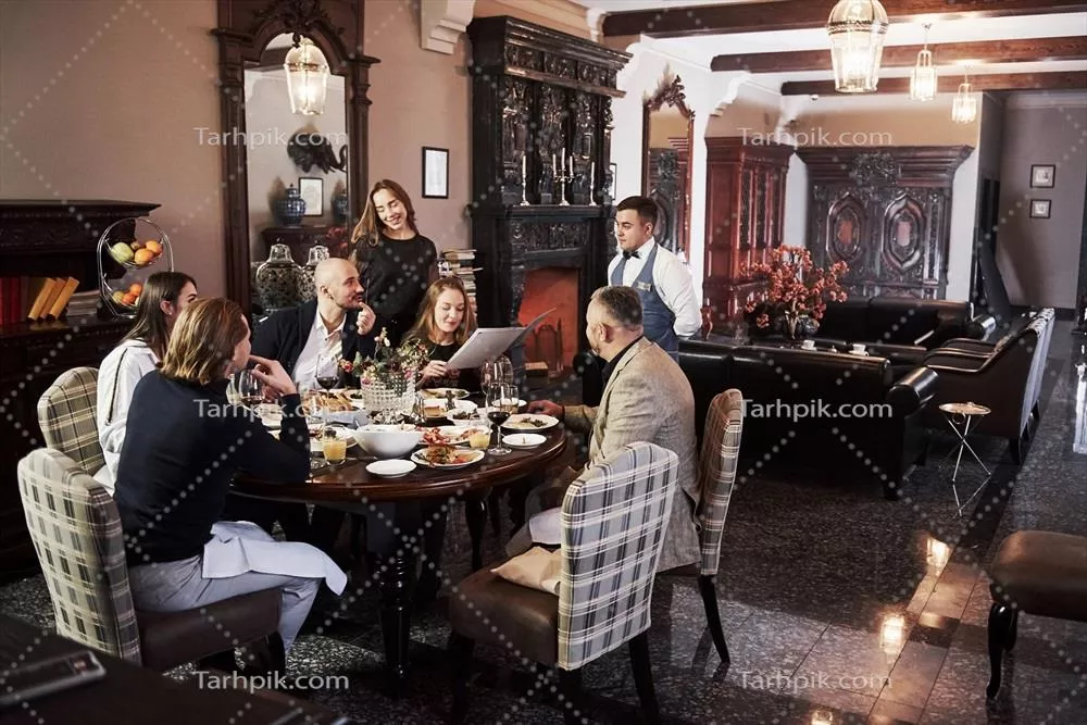 در آن اتاق همه چیز بینقص است: خانواده و دوستان در یک رستوران لوکس و مدرن زمان خوبی را سپری میکنند