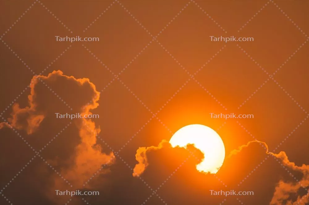 تابش گرم خورشید در عصرگاه: زیبایی غروب آفتاب