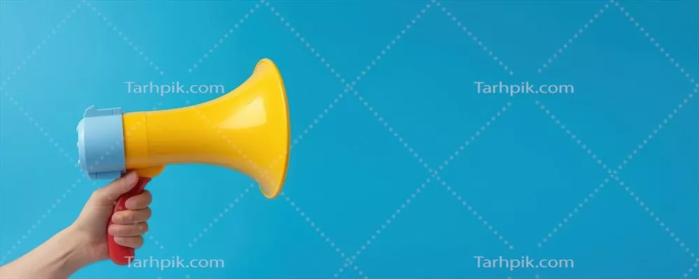 استخدام با استفاده از هوش مصنوعی: تبلیغاتی با میکروفون دستی بر روی پس زمینه آبی