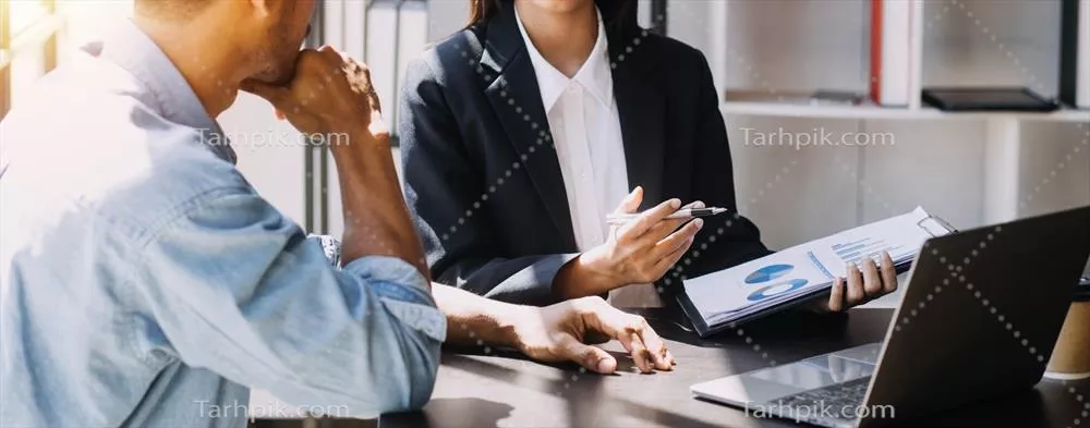 تحلیل داده ها برای برنامه بازاریابی و آمار مالی توسط یک تیم تجاری