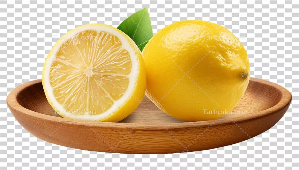 لیموهای تازه و زرد بر روی یک بشقاب چوبی زیبا و کلاسیک