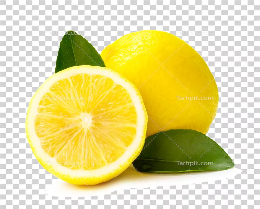 نمای نزدیک و از رو به روی میوه لیمو زرد تازه به همراه نیمه و برگ ها با پس زمینه شفاف