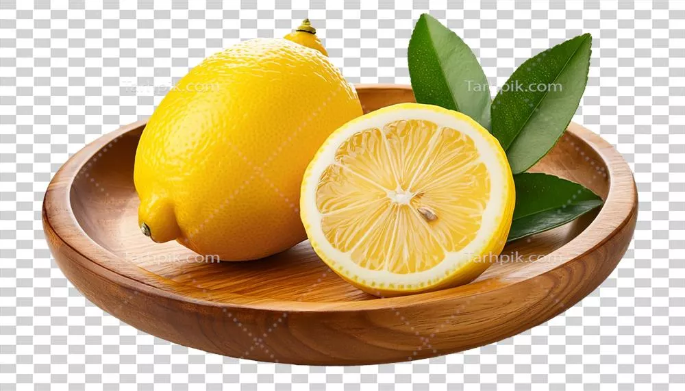 لیموهای تازه و زرد روی یک بشقاب چوبی زیبا و طبیعی