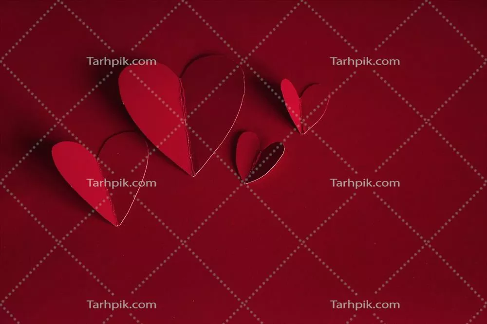 کارت تعطیلات روز ولنتاین با قلبهای قرمز بر روی پسزمینه زیبا