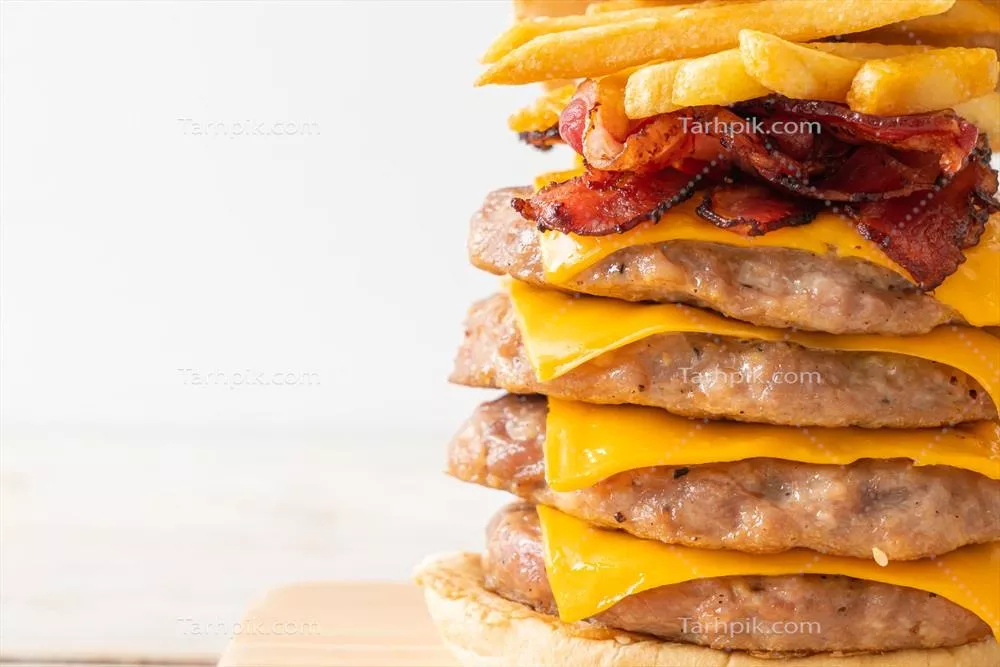 برگر گوشت خوک با پنیر، بیکن و سیبزمینی سرخکرده