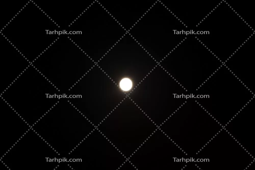 ماه زیبا در آسمان و تأثیرات آن بر زمین و زندگی بشری
