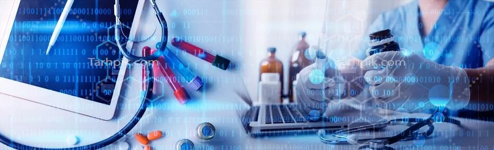 دکتر در حال کار بر روی تصاویر اشعه ایکس بیمار با استفاده از فناوری دیجیتال پزشکی و رابط های مجازی