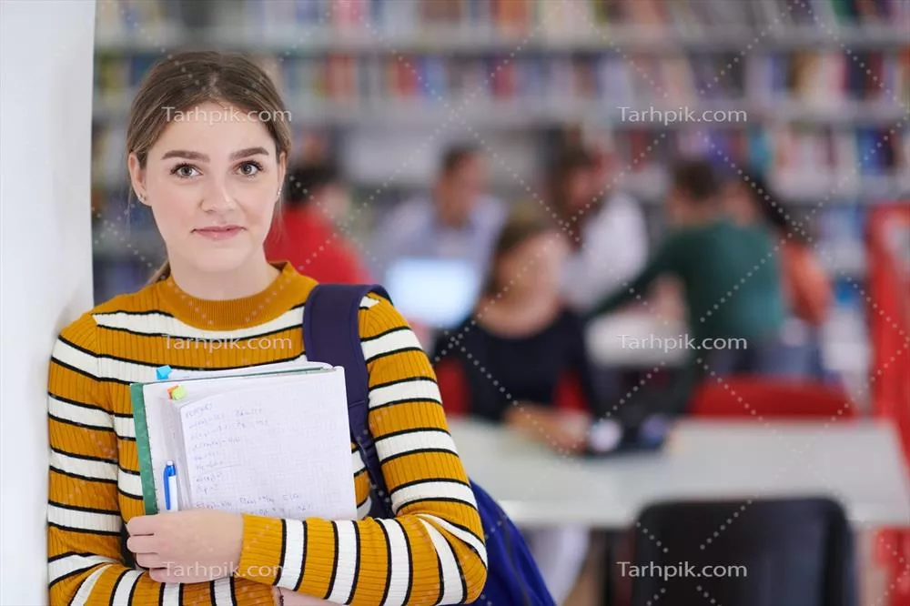 استفاده از دفتر یادداشت و کتابخانه مدرسه توسط دانش آموز