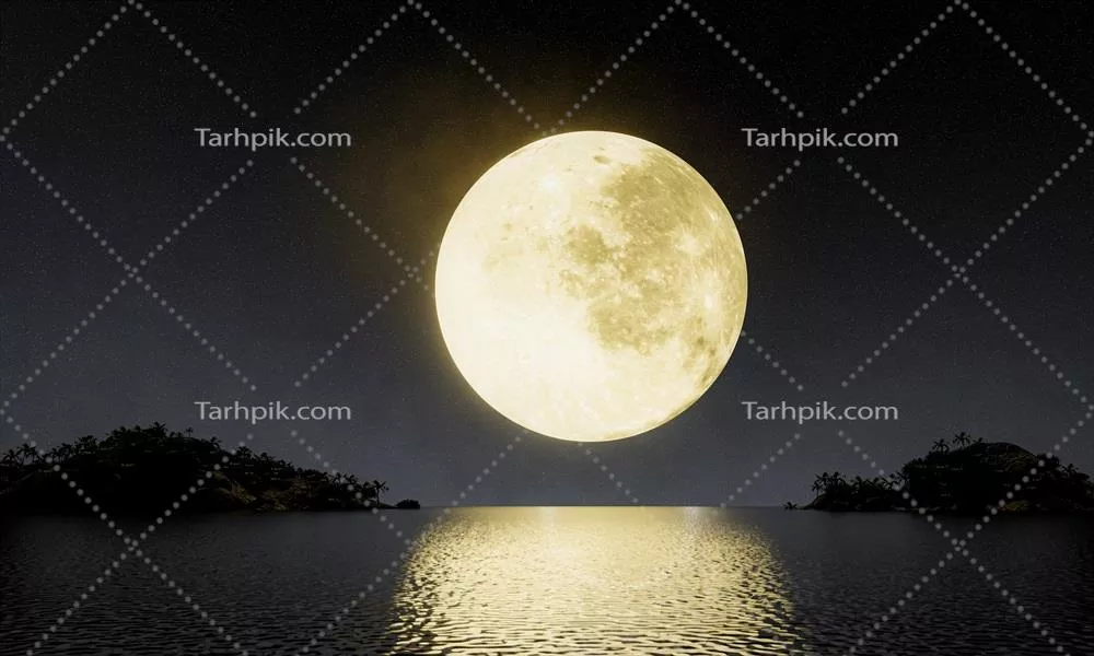 بازتاب خیرهکننده ماه طلایی در دریا و شب ستارهدار