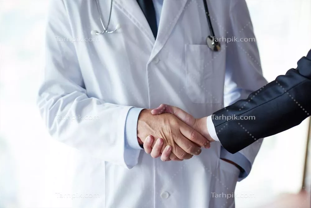 دست دادن پزشک با بیمار: نماد اعتماد و ارتباط موثر در حوزه پزشکی