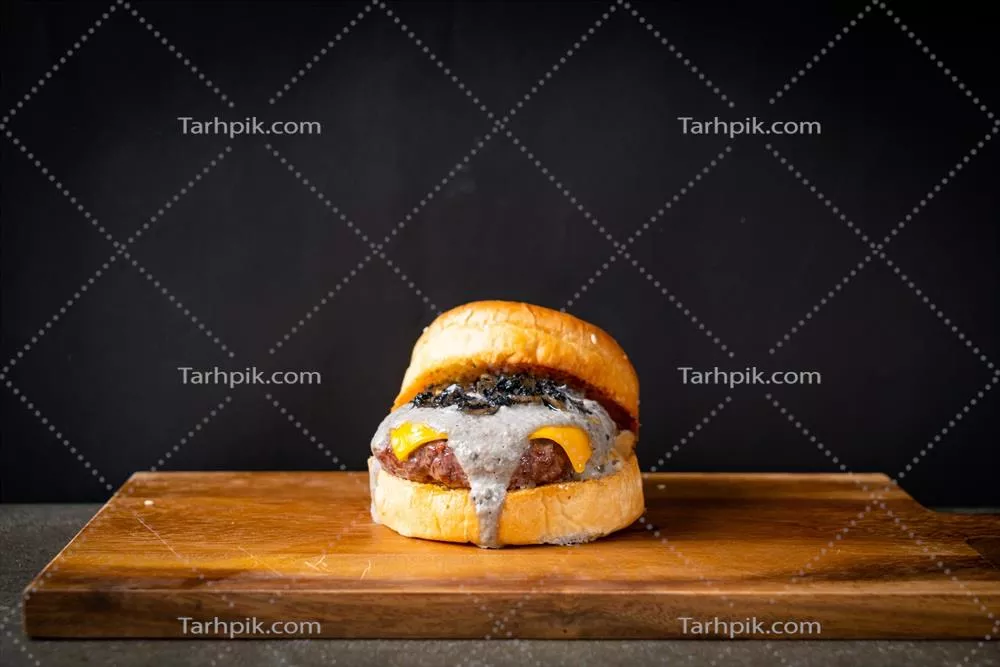 برگر گوشت با پنیر و سس قارچ ترافل یک تجربه لذیذ و خاص