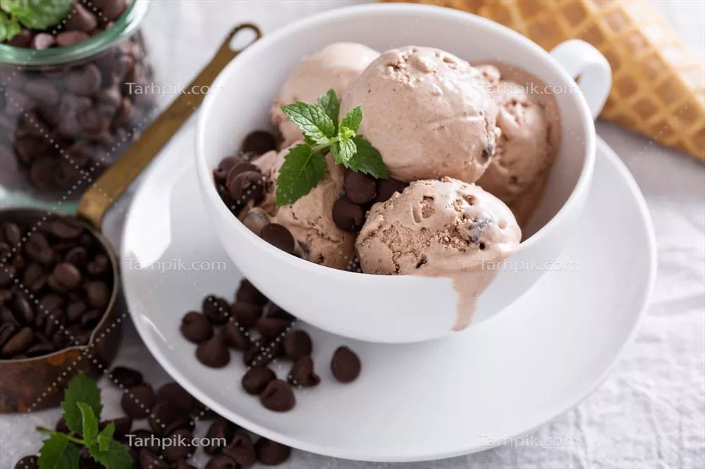 بستنی شکلاتی قهوهای با طعم ماسکارپونه و لذت ویژه