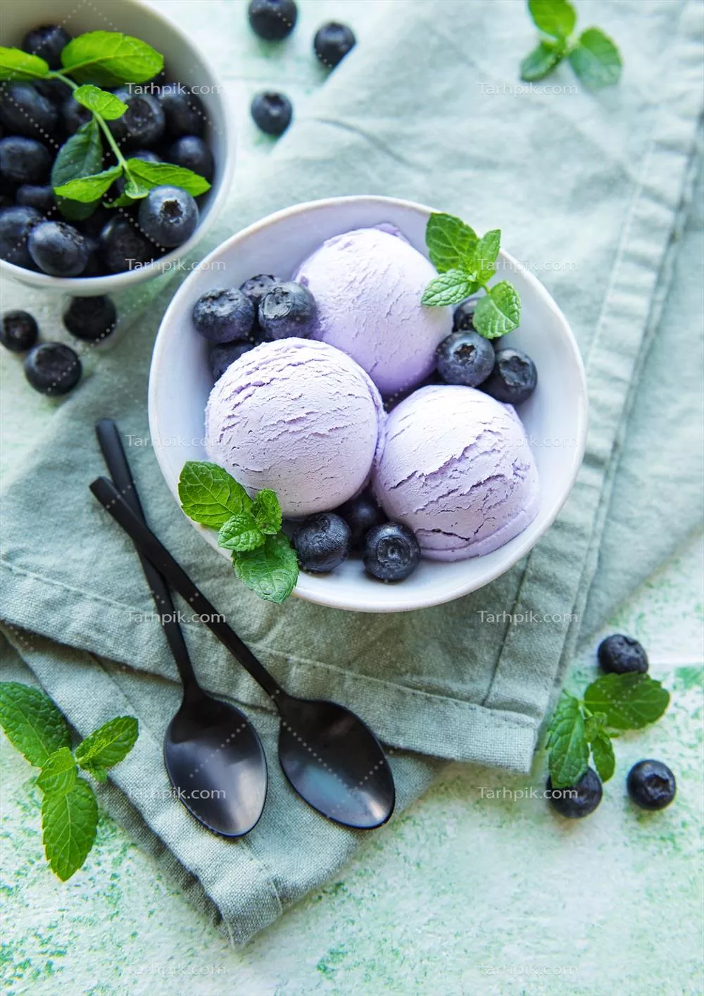 بستنی بلوبری خانگی با توت‌فرنگی‌های تازه و طرز تهیه آسان