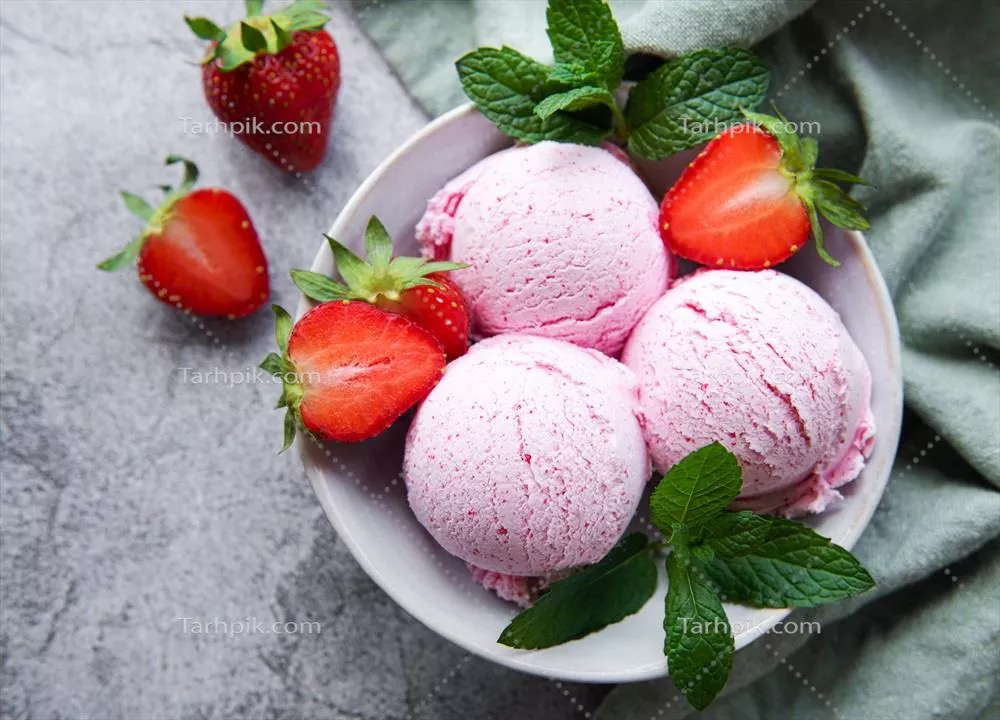 طرز تهیه بستنی خانگی با توت فرنگی های تازه و خوشمزه