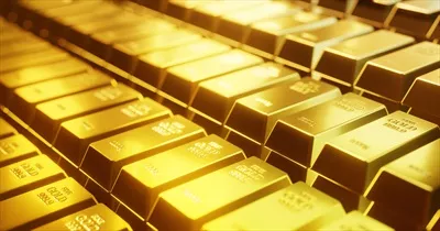 نمای نزدیکی از ردیف شمش‌های طلایی با جلوه‌ای براق و جذاب