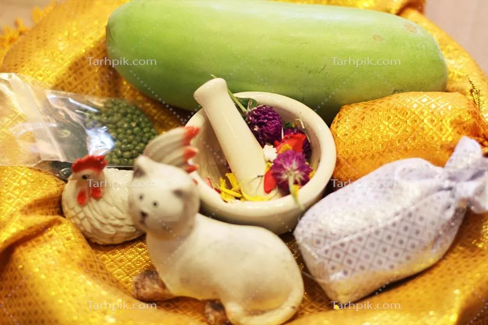 معرفی سرامیک تابستانی و زمستانی به همراه مرغ، گلابی سبز و کیسه پارچهای نقرهای و طلایی برای مراسم نامزدی تایلندی