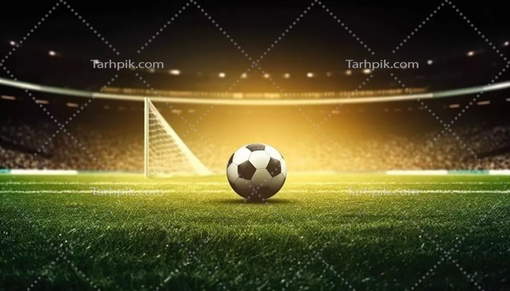 توپ فوتبال ایستاده در وسط زمین فوتبال زیر نورهای شبانه