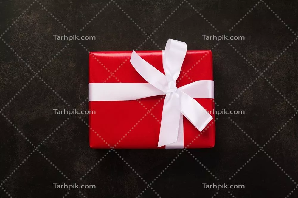 تصویر بالا از جعبه هدیه کریسمس با تزیینات زیبا و رنگارنگ