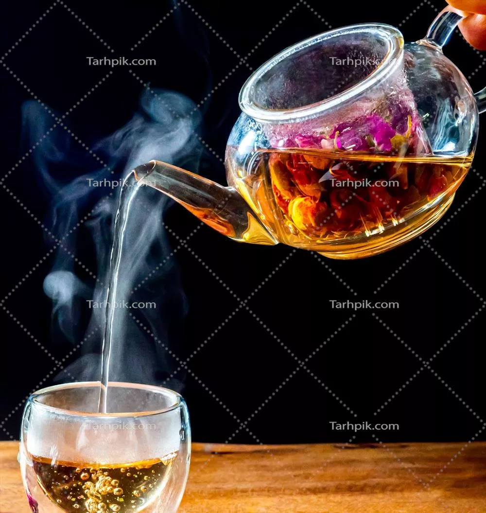 چای گل رز در کتری شیشهای: زیبایی و طراوت طبیعی در هر فنجان