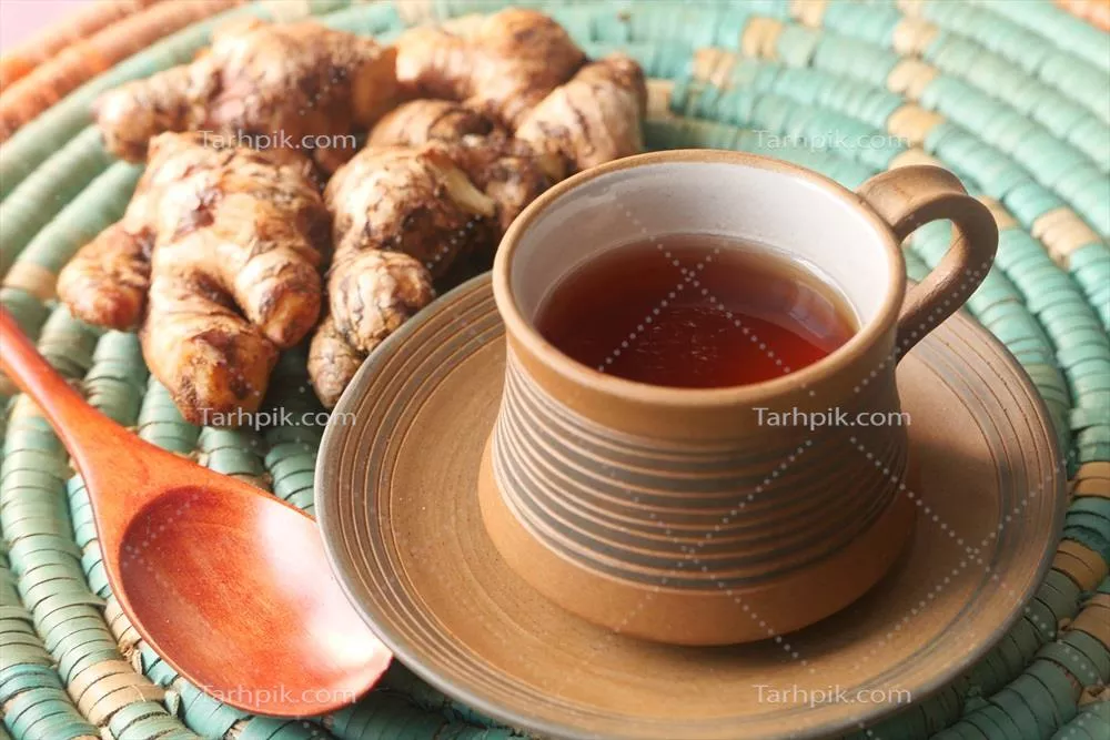 نمای فوقانی از چای زنجبیلی خوشمزه و مفید برای سلامتی