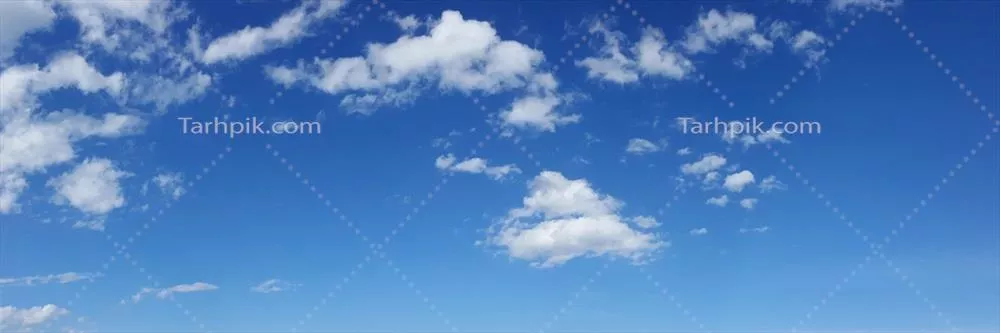 آسمان با رنگ‌های زنده و چشم‌نواز در یک روز آفتابی با ابرهای پاندورامیک