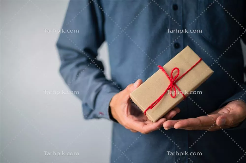 جعبه کادویی دست‌نگه‌دار به همراه تبریک سال نو و کریسمس با فضای خالی