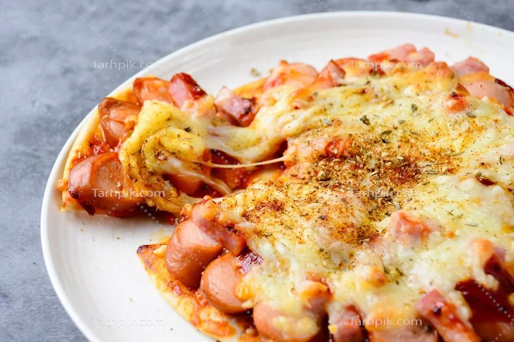 پیتزای سوسیس و پنیر: یک طعم لذیذ و دلپذیر ایتالیایی