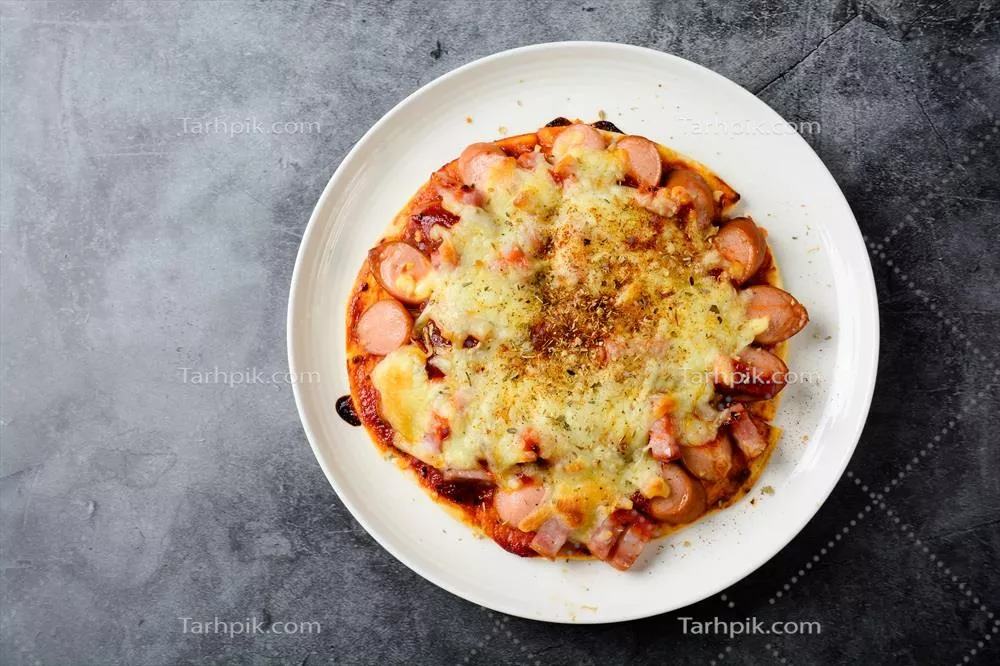 پیتزا سوسیس و پنیر با طعمی فوق‌العاده و جذاب