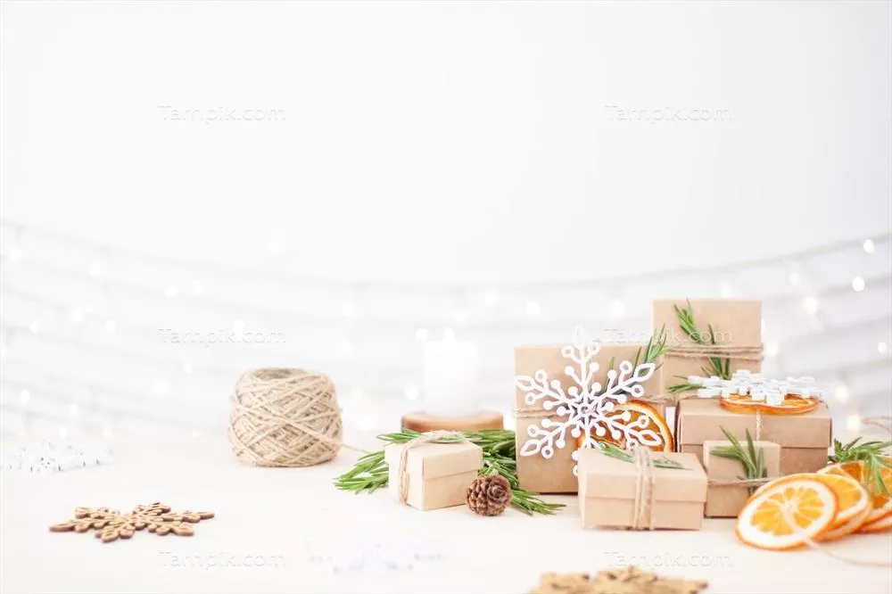 هدایای بستهبندی سازگار با محیطزیست در کاغذ کاردستی برای کریسمس بدون زباله