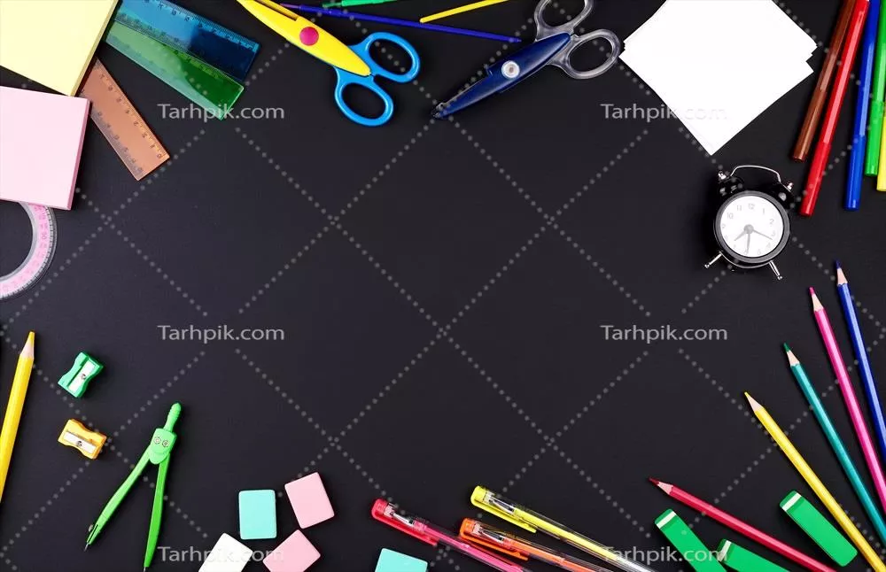 لوازم التحریر رنگارنگ شامل مداد چوبی، دفتر، کاغذ و برچسب