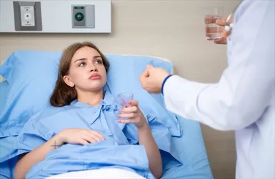 اقدامات پزشک برای بیمار قبل از بستری شدن در بیمارستان و تجویز دارو