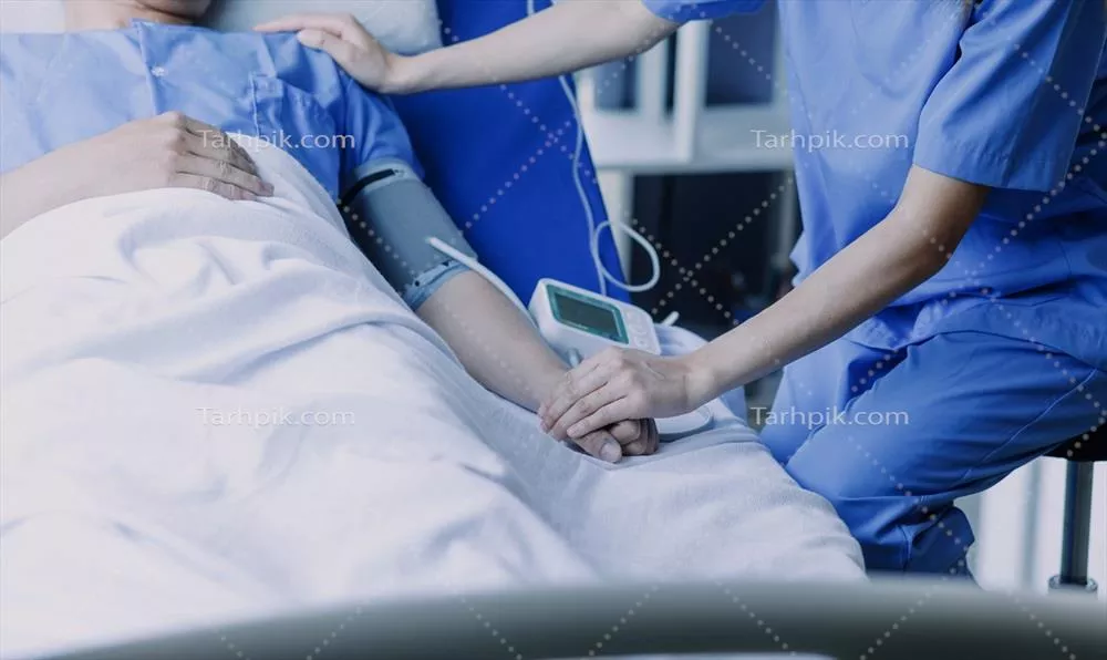 مشاوره مرد بیمار با پزشک یا روانپزشک در مرکز خدمات بهداشت روان