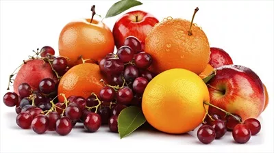میوههای رسیده در پس زمینه سفید: نمایی زیبا از طراوت و طعم