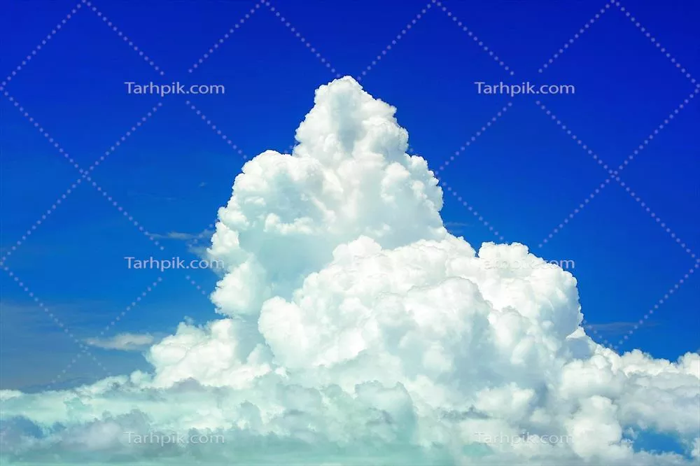 نمای خیره‌کننده‌ای از زمین و آسمان با ابرهای شگفت‌انگیز