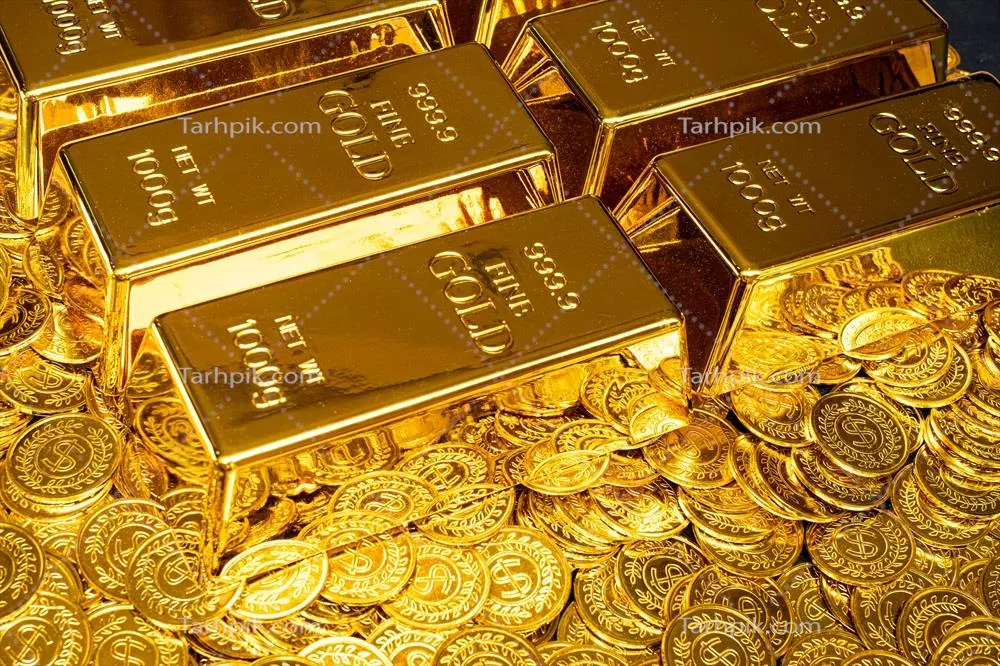 میله‌های طلا روی توده‌ای از سکه‌های طلا قرار داده شده‌اند