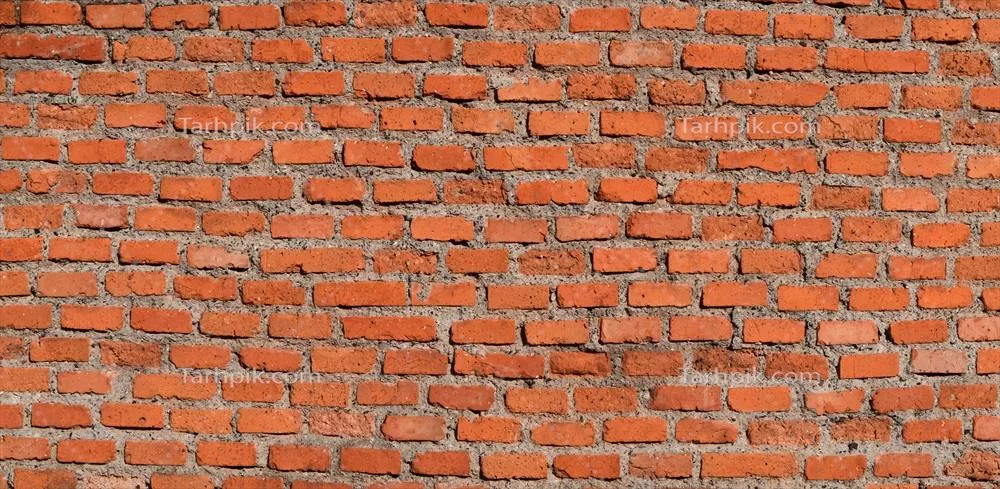 دیوار قرمز آجری: زمینه‌ ناهموار و نامنظم با بافت جذاب