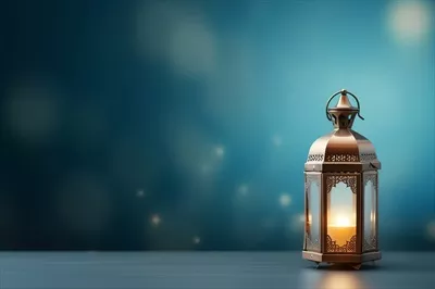چهرههای تبریک عید فطر و رمضان با چراغ اسلامی و پسزمینه مسجد